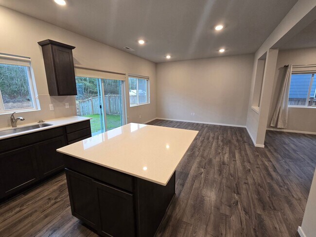 Building Photo - 3 Bedroom 2.5 Bath Home in Stanwood