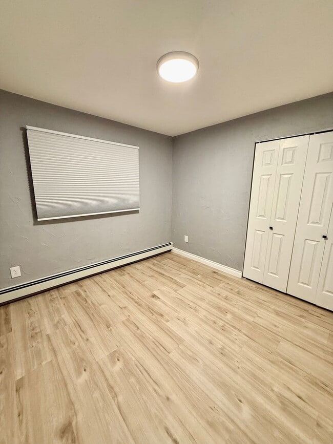 Building Photo - Fully Remodeled 2 Bed | 1 Bath Ground-Level Condo – No Stairs!