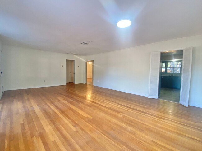 Building Photo - PRE- LEASING NOW for 7/09/2026