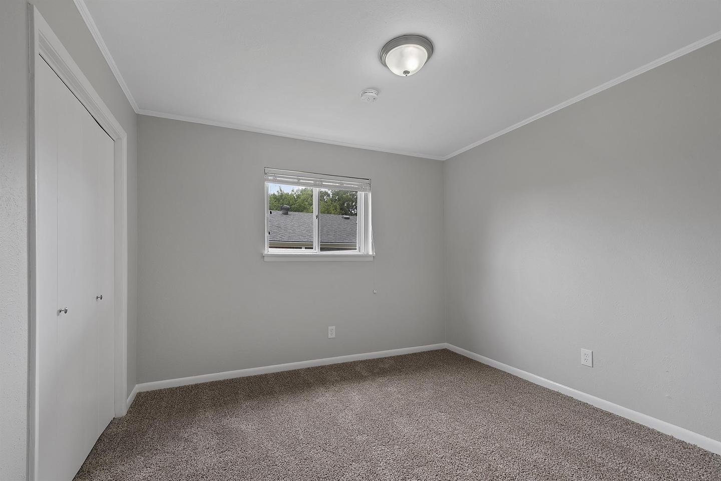 Building Photo - Bright & spacious 6-bedroom retreat in Ben...