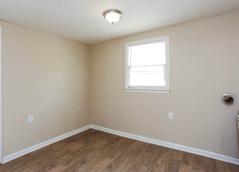 Building Photo - 2121 Cherry Ln