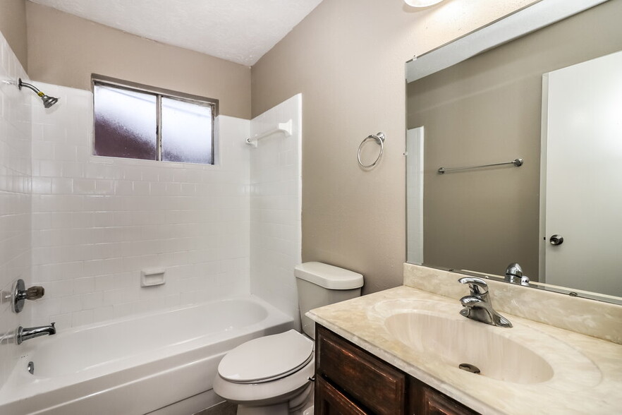 Building Photo - 14871 Shottery Dr