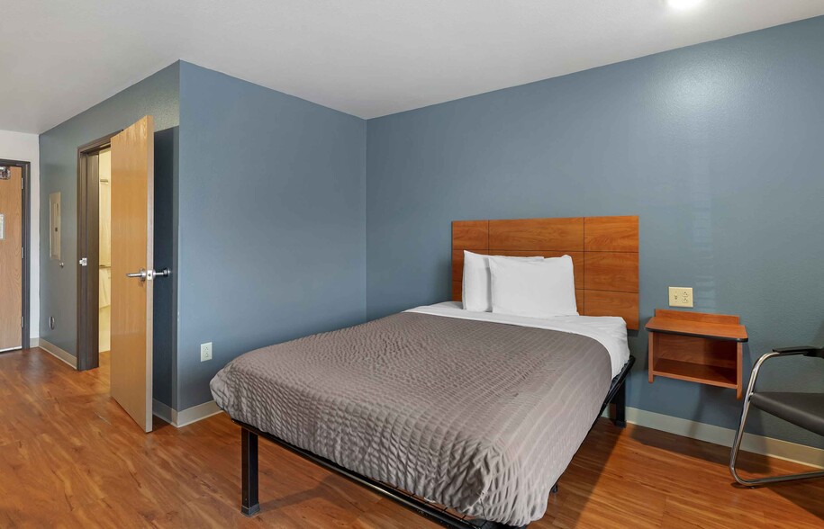 Building Photo - Furnished Studio-Cleveland - Airport