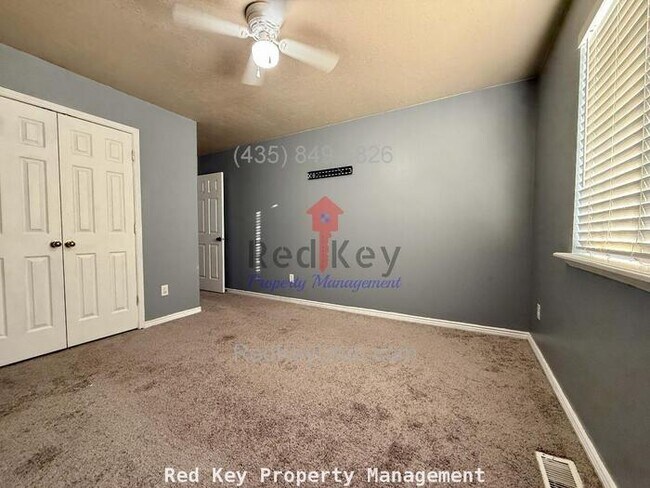 Building Photo - 970 W Single Family Home