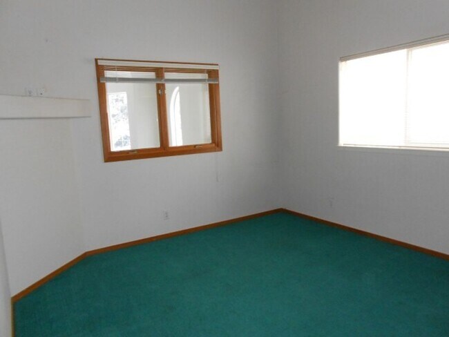 Building Photo - 131-1132-1134 Ogden Duplex, Bend