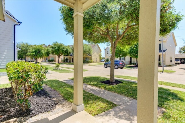 Building Photo - 16726 Mammoth Springs Dr