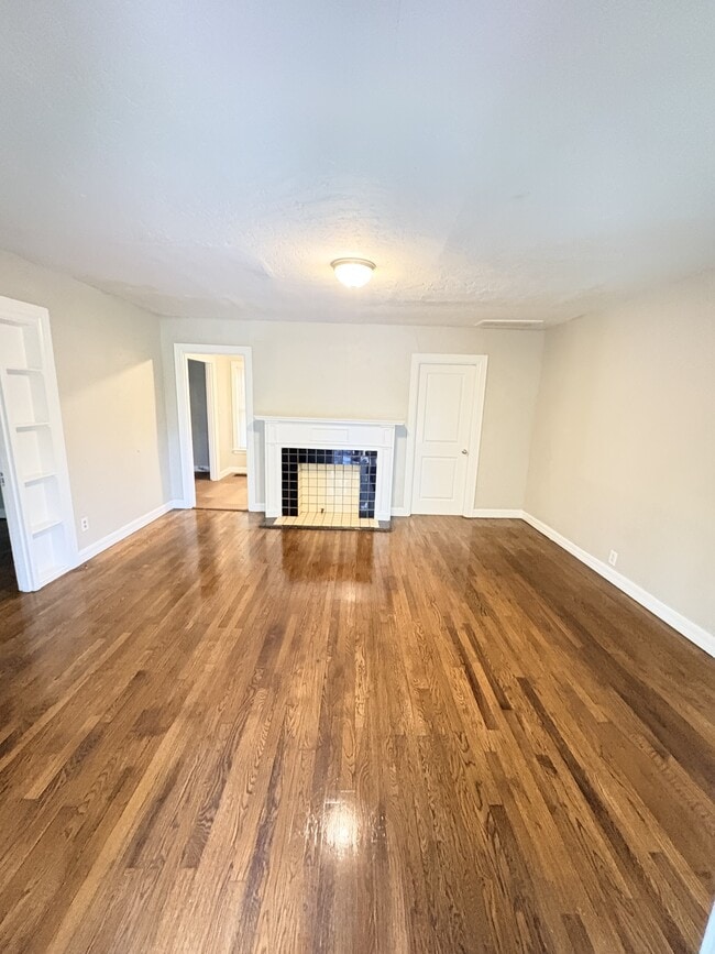 Building Photo - 1718 8th St