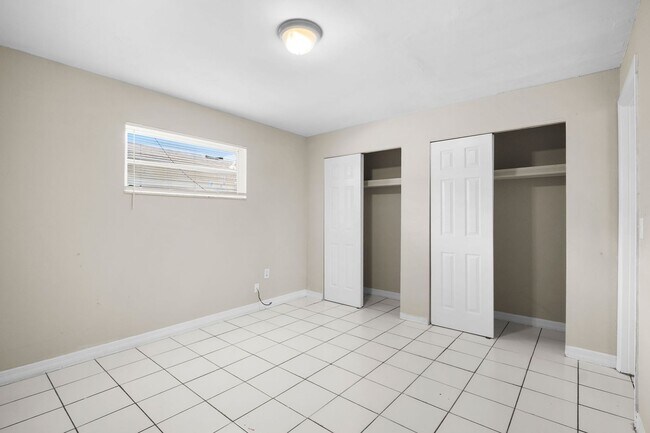 Building Photo - 1706-1708 Cypress Dr