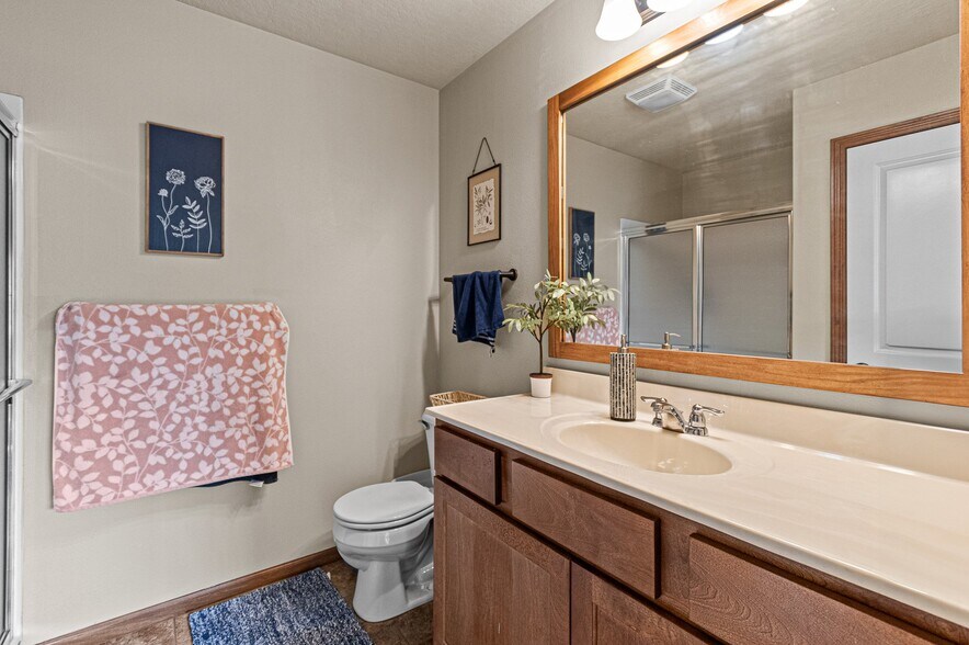 Building Photo - 1554 Burr Dr