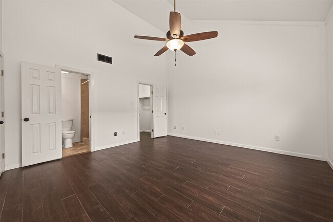 Building Photo - 180 April Point Dr S