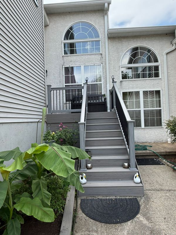 Building Photo - 426 Sumner Way