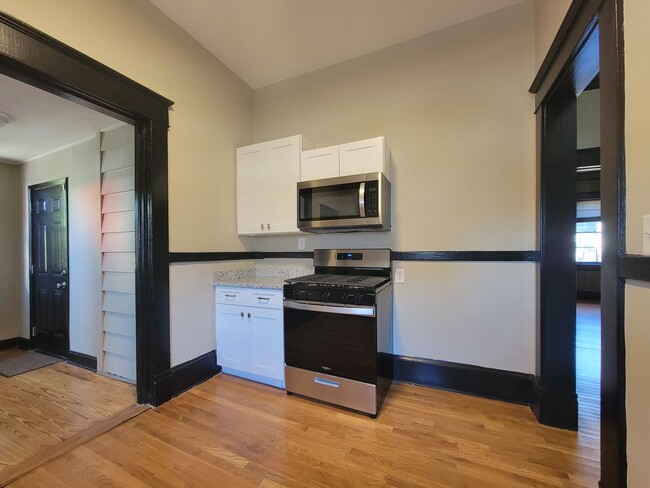Building Photo - 10ft Ceilings - Chandeliers - Linen Gold S...
