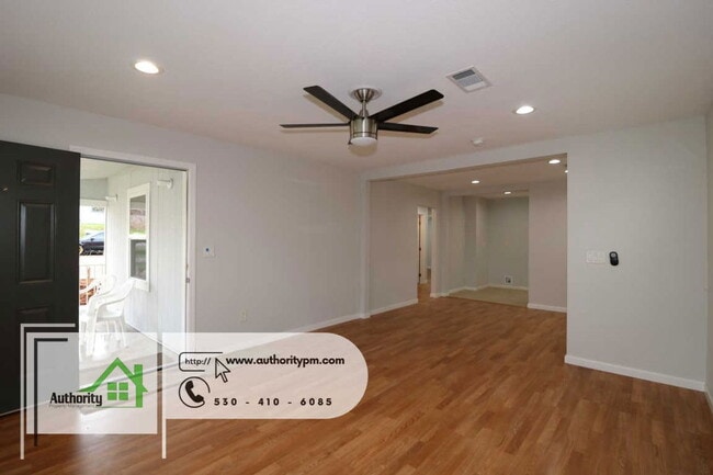 Building Photo - 1366 Magnolia Ave