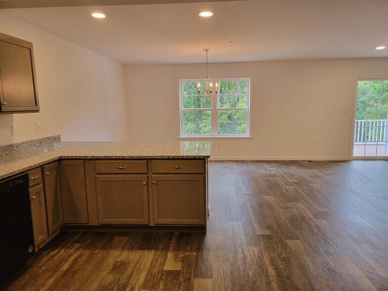 Building Photo - 108 Robert Cir