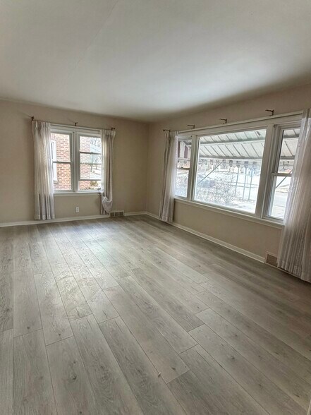 Building Photo - 408 N 68th St