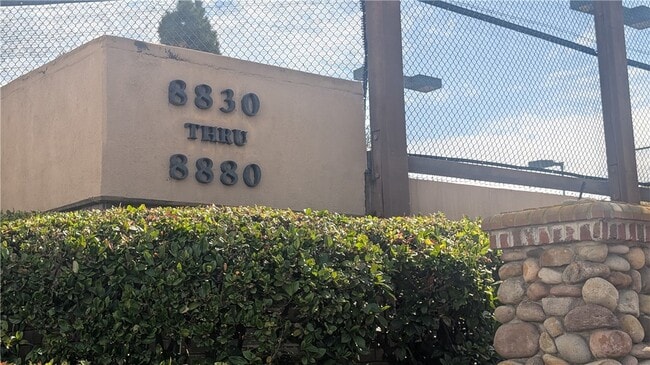 Building Photo - 8860 Villa La Jolla Dr