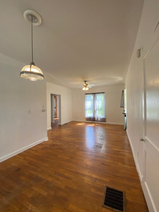 Building Photo - $500 OFF FIRST MONTH RENT -3 Bedroom Single Family Home with Gleaming Wood Floors Could Be Yours!