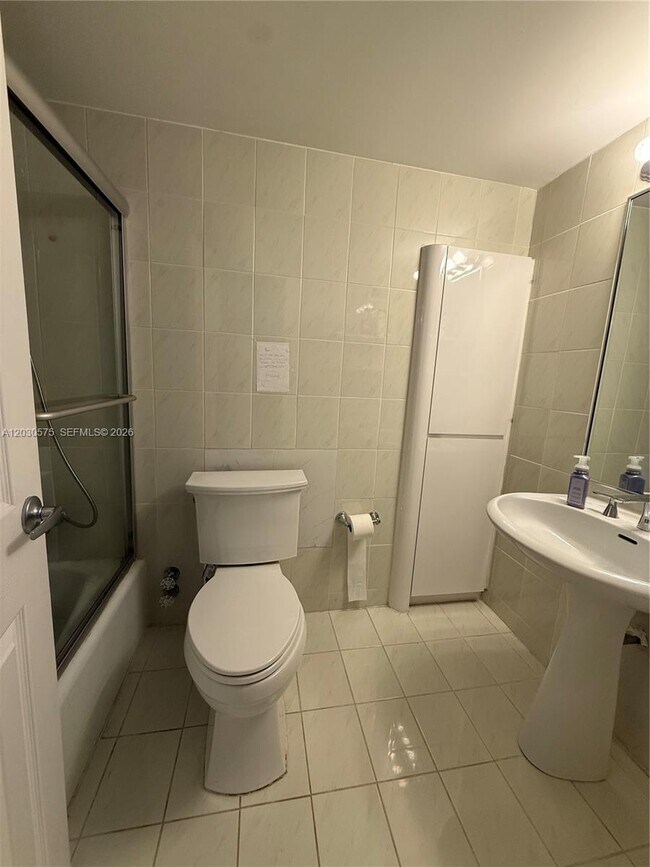 Building Photo - 3140 S Ocean Dr