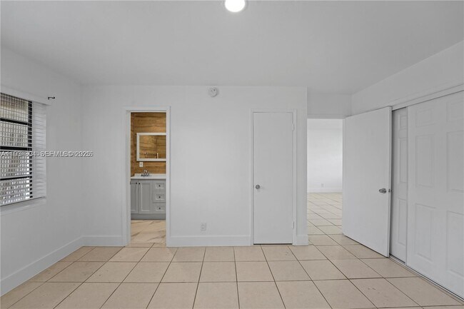 Building Photo - 380 SE 12th Ave