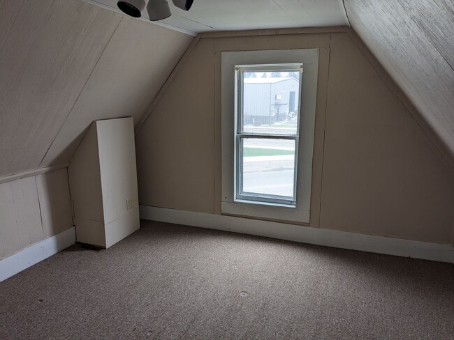Building Photo - 3 Bed 2 Bath House Near Downtown Belgrade - Dogs Negotiable!