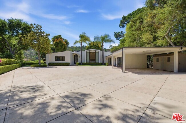 Building Photo - 999 Casiano Rd
