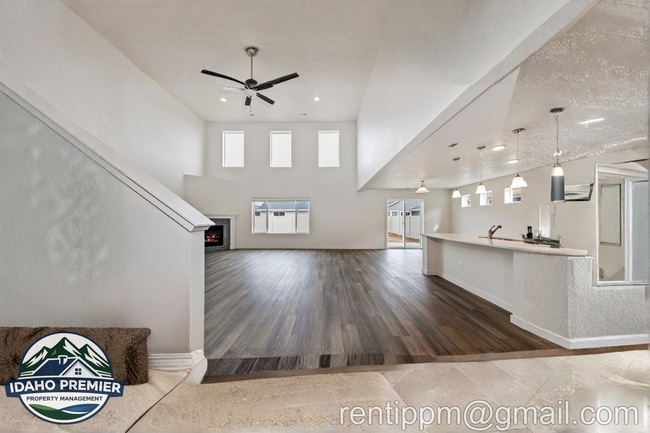 Building Photo - 7642 E Lightfoot St