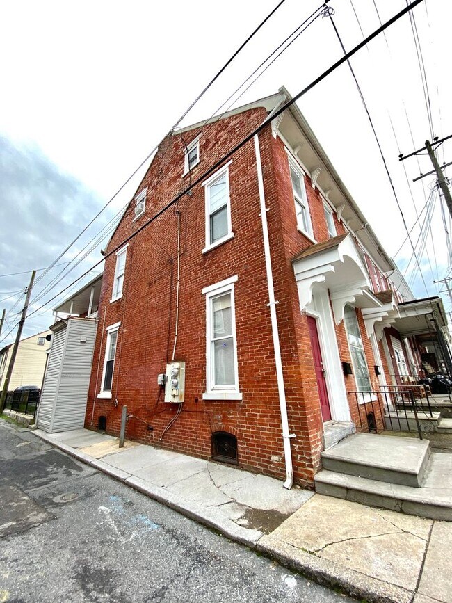 Building Photo - 1024-1026 Lehman St