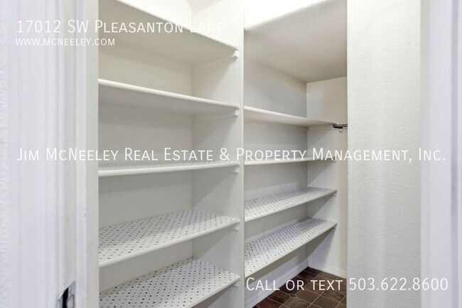 Building Photo - 17012 SW Pleasanton Ln