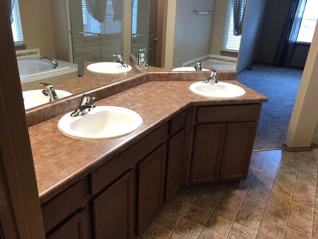 Building Photo - Ranch Style 4 Bedroom Home in Cordera...sh...