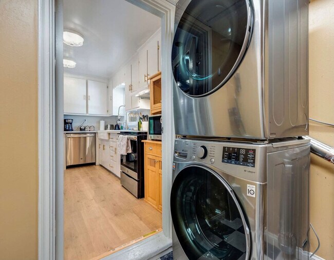 Building Photo - 4459 Brygger Dr W