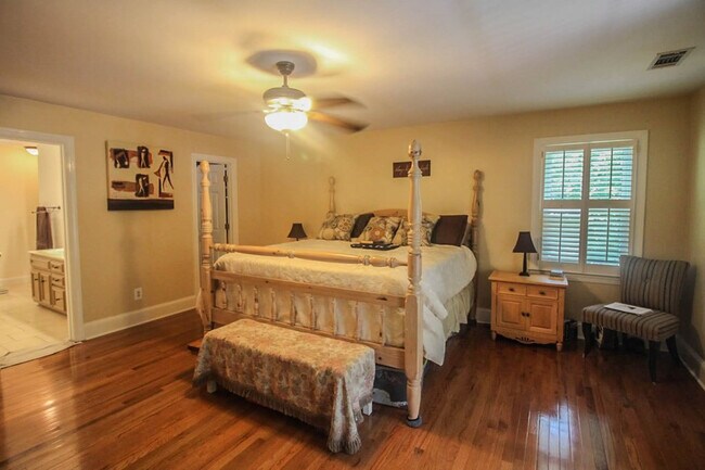 Building Photo - 4265 Deerwood Ln