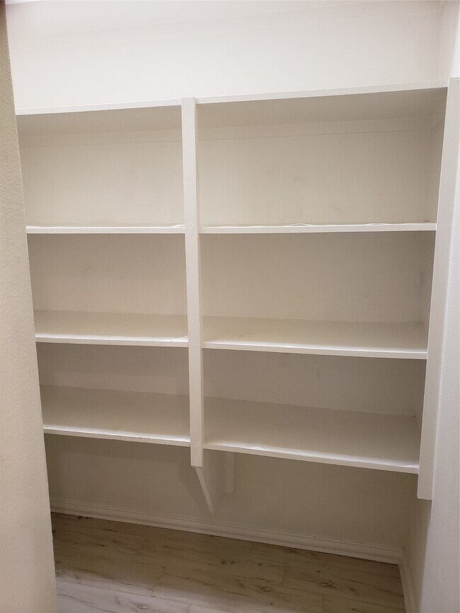 Building Photo - 226 Golden Grain Dr