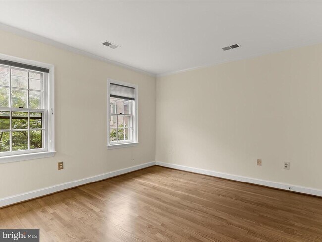 Building Photo - 4424 Westover Pl NW