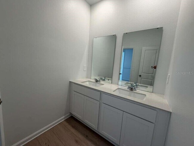 Building Photo - 5195 Loyalty Dr