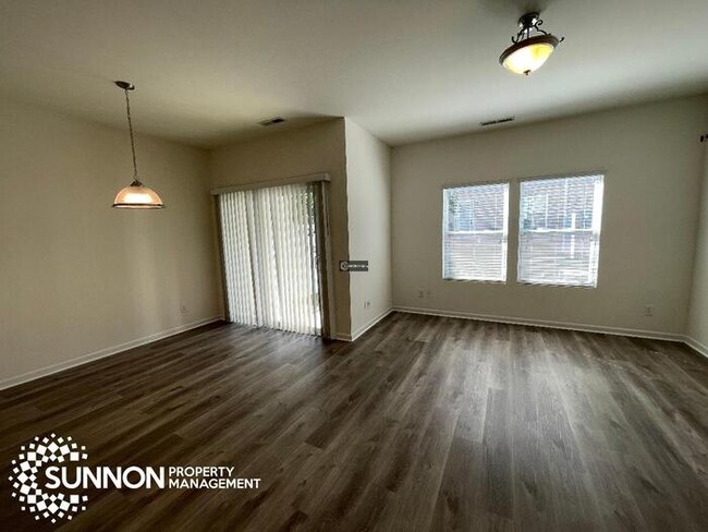 Building Photo - Fresh and finished: 3 bed, 2.5 bath townho...