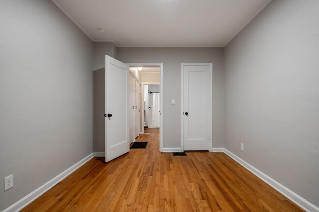 Building Photo - Delightful Updated 1-bedroom unit.