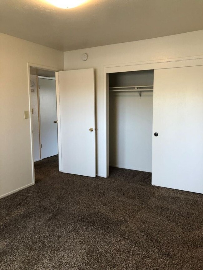 Building Photo - 7004 N Half Moon Dr