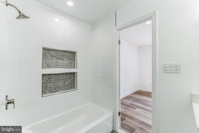 Building Photo - 630 Clearwater Ct