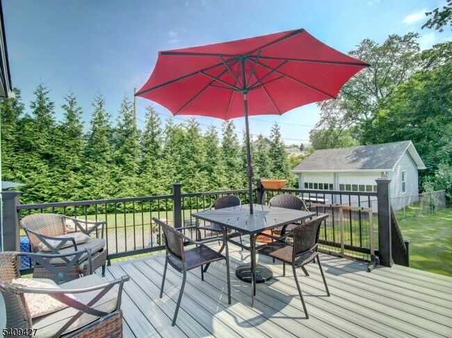 Building Photo - 415 Orange Rd