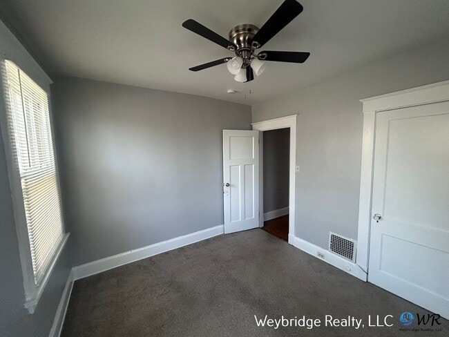 Building Photo - 862 Academy Ave