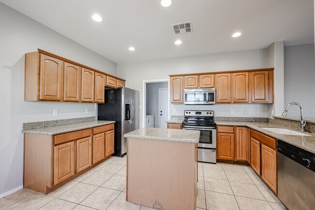 Building Photo - COMING SOON!! Beautiful 4Bed/2.5 bath In San Tan Valley