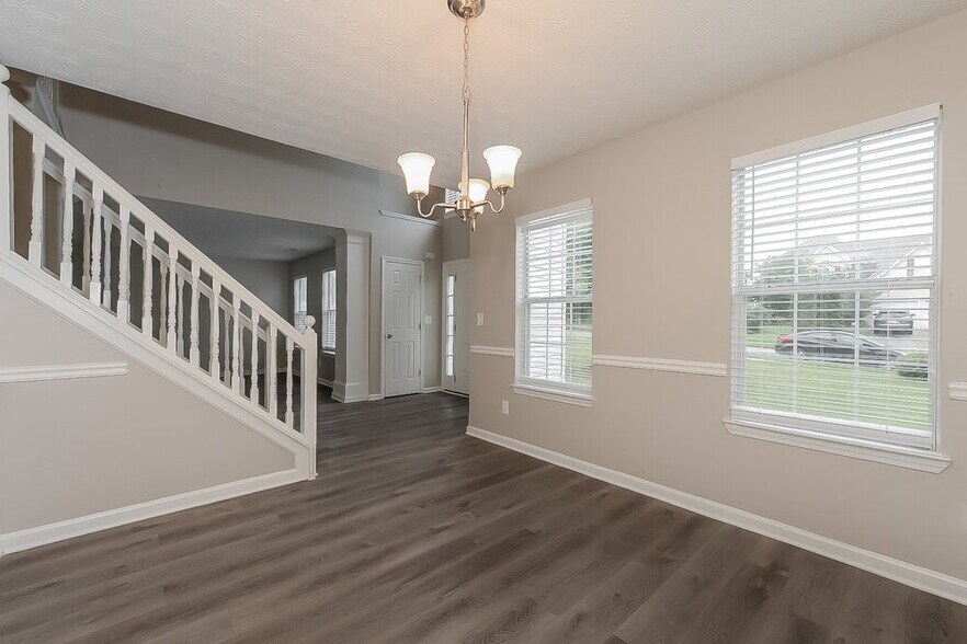 Building Photo - 536 Easton Dr