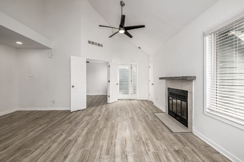 Building Photo - 8500 E Jefferson Ave