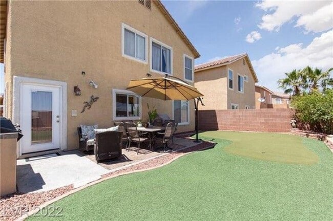 Building Photo - Must see 2 story 4 bed/3 bath home in the heart of SUMMERLIN