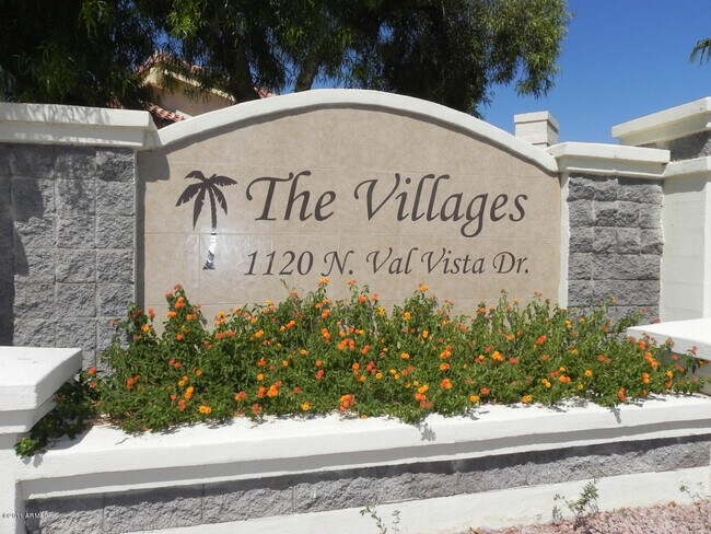 Building Photo - 1120 N Val Vista Dr