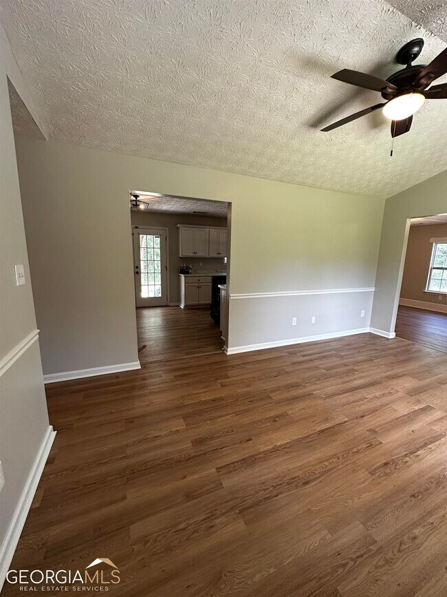 Building Photo - 641 Honey Creek Rd