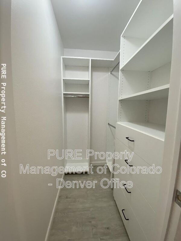 Building Photo - 5708 W Asbury Pl
