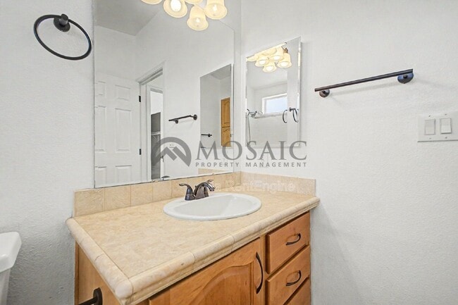 Building Photo - 1625 S 74th St