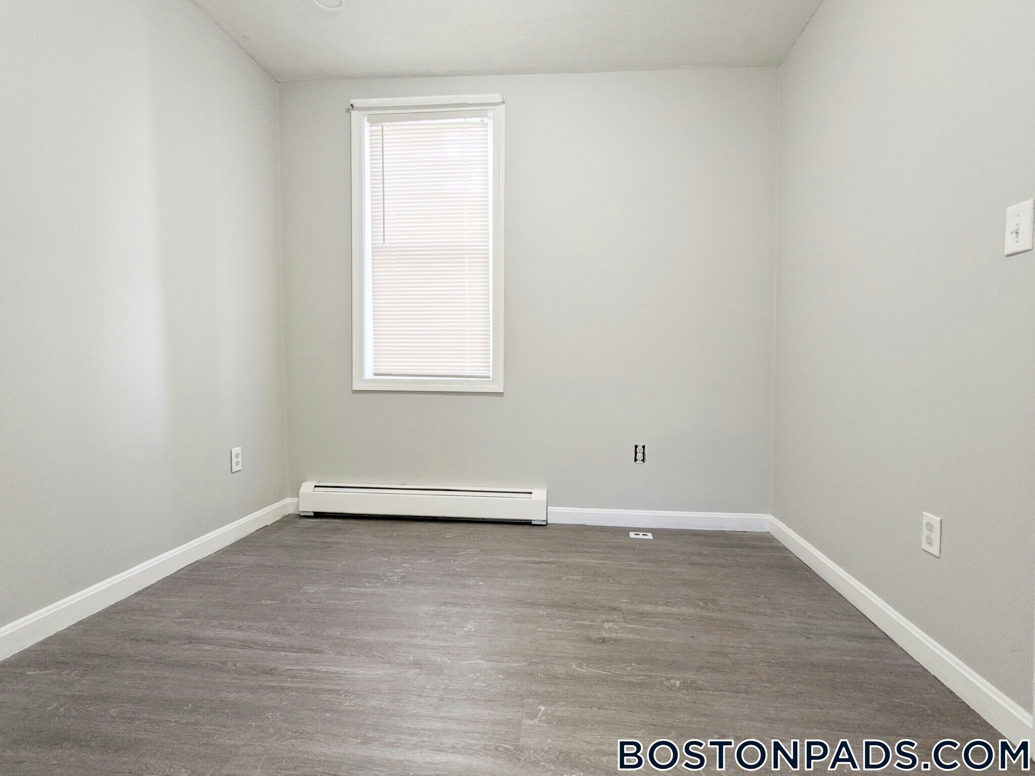 Building Photo - 329 Paris St