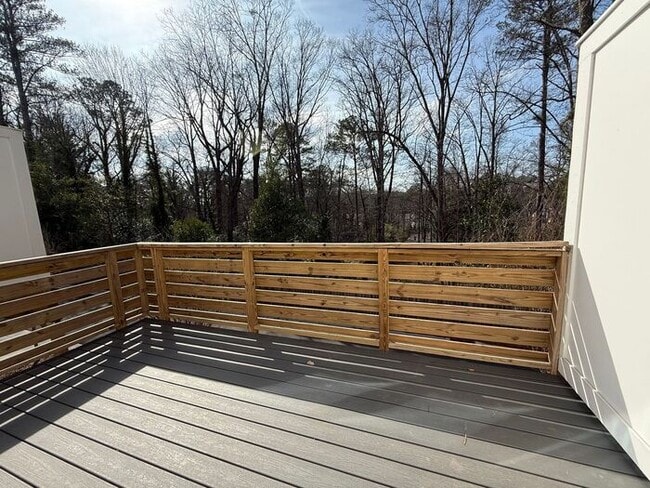 Building Photo - 3BR/3.5BA 3-Story Townhome w/ Quartz + W/D in Decatur